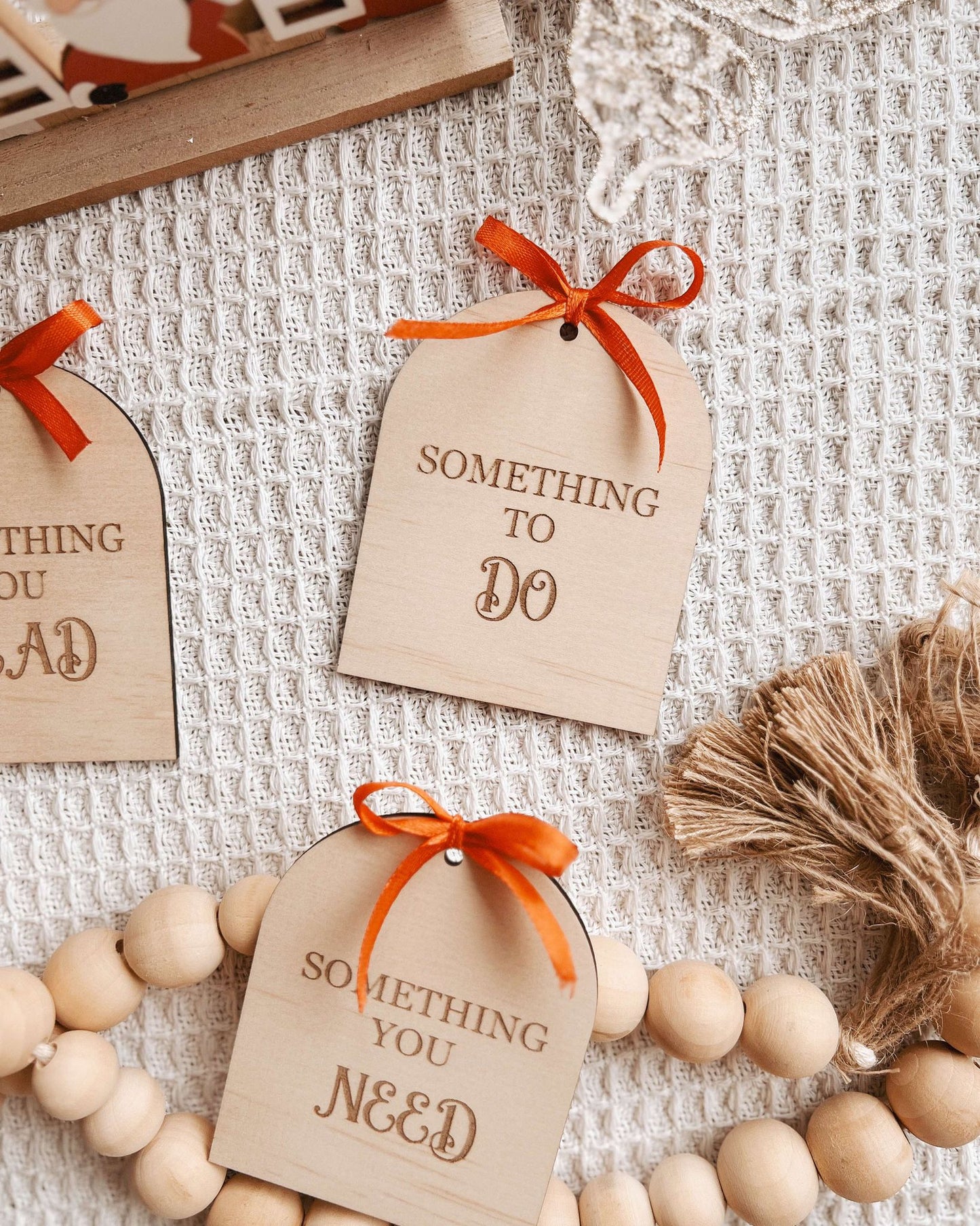 CHRISTMAS WOODEN TAGS SET OF 7